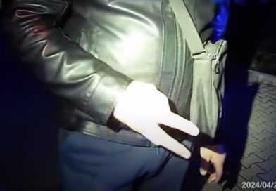 VIDEO: Opilý řidič kličkoval Brandýsem, pak nabízel úplatek