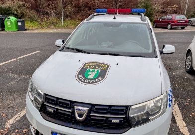 Opilý řidič se zákazem řízení ujížděl Milovicemi. Nadýchal téměř tři promile
