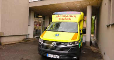 Na ulici ve Staré Boleslavi ležel senior ve vážném stavu
