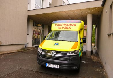 Na ulici ve Staré Boleslavi ležel senior ve vážném stavu