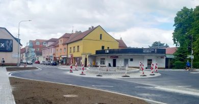Ve Vinoři se otevřel nový kruhový objezd