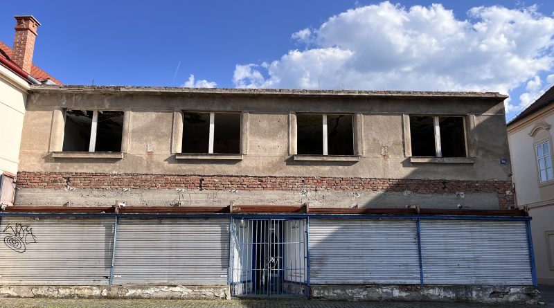 Z rozpadlého domu v centru Staré Boleslavi budou moderní byty