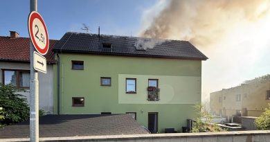 V Kostelci nad Labem hořel dům. Evakuováno bylo několik lidí
