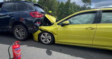 Na dálnici D10 narazilo auto do vozu před sebou 