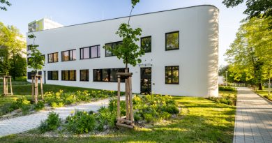 Poliklinika v Neratovicích bojuje o titul Stavbu roku Středočeského kraje. Dokáže vyrobit víc energie, než spotřebuje 