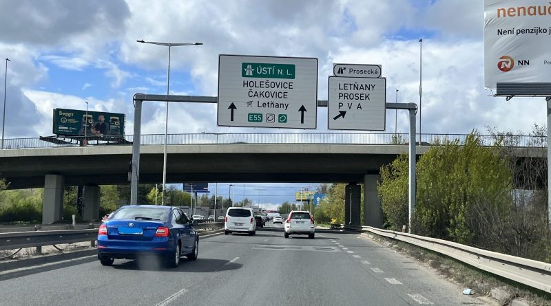 Při opravě Kbelské bude vjezd do pražské Vinoře regulován závorou