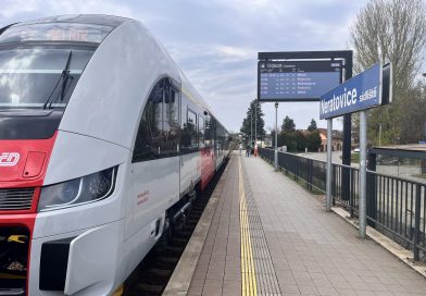 Trať Neratovice – Všetaty má projít modernizací. Zvažuje se další kolej i více nákladních vlaků