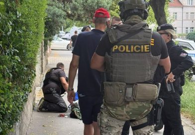 Policie vypátrala muže z Čelákovic, který měl jít se zbraní do školy 