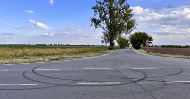 Pískání gum, řev motoru, lidé si stěžují na driftování. Politici chtějí víc policistů a kamery Pískání gum, řev motoru, lidé si stěžují na driftování. Politici chtějí víc policistů a kamery