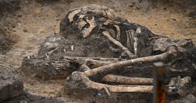 Archeologové našli na obchvatu Brandýsa hrob ženy s miminkem. Může být starý 4 000 let