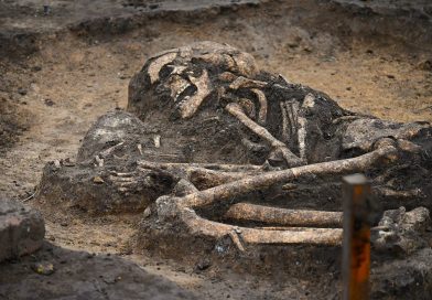 Archeologové našli na obchvatu Brandýsa hrob ženy s miminkem. Může být starý 4 000 let