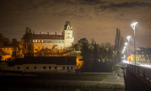 Zámek Brandýs nad Labem v noci