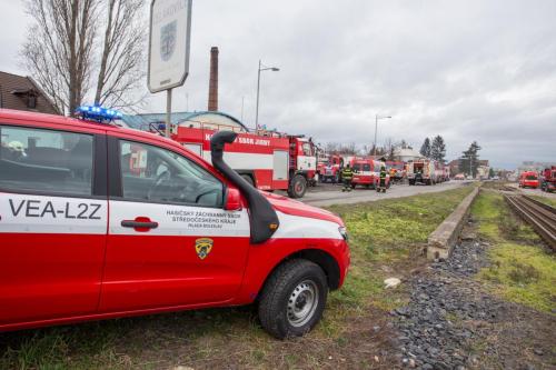 U požáru zasahovalo přes 100 hasičů