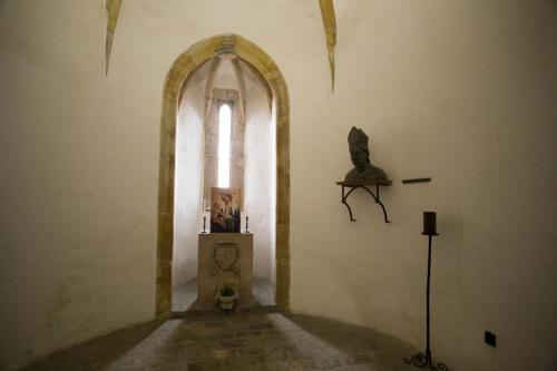 Hradní kaple s bustou